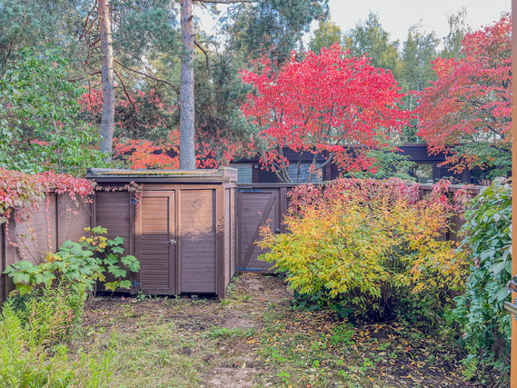 Rental Espoo Tontunmäki 4 rooms Omalla pihalla oleva koti, joka sijaitsee rakennuksen päädyssä. Tilaa ja valoisuutta on kivasti