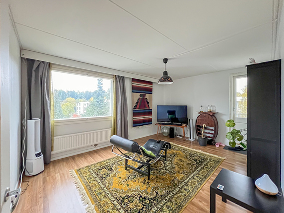 Rental Turku Lauste 2 rooms Talon ylimmän kerroksen tilava ja valoisa koti.