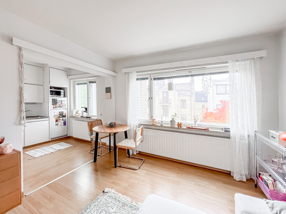 Rental Helsinki Alppila 1 room Ylimmän kerroksen valoisa koti, jossa on erinomainen pohjaratkaisu