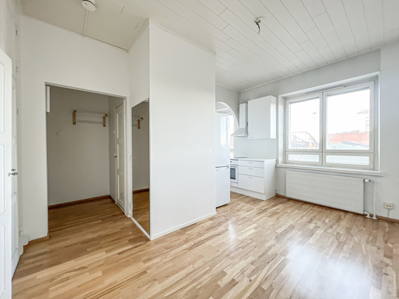 Rental Helsinki Alppila 1 room Ylimmän kerroksen kompakti siisti koti, jossa 2,8 m huonekorkeus!