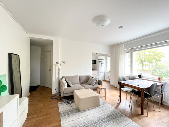 Rental Espoo Tapiola 2 rooms Valoisa koti loistavalla sijainnilla, hyvien kulkuyhteyksien ja palveluiden äärellä.