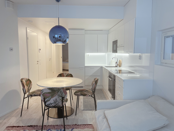 Rental Helsinki Oulunkylä 3 rooms Koko asunto on sisustettu kodikkailla ja korkealaatuisilla design-huonekaluilla.