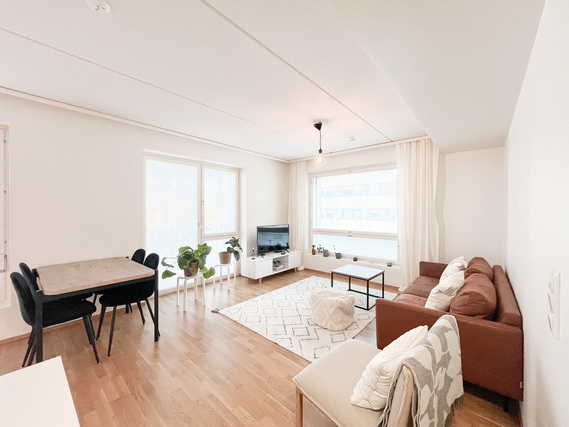 Rental Helsinki Vallila 2 rooms Ihastuttavan valoisa kulmahuoneisto ranskalaisella parvekkeella.