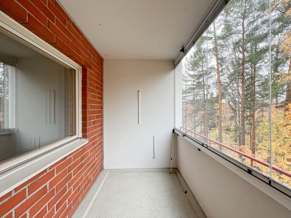 Rental Espoo Leppävaara 2 rooms Kotoisa parvekkeellinen läpitalon koti vehreillä näkymillä rauhallisessa taloyhtiössä!