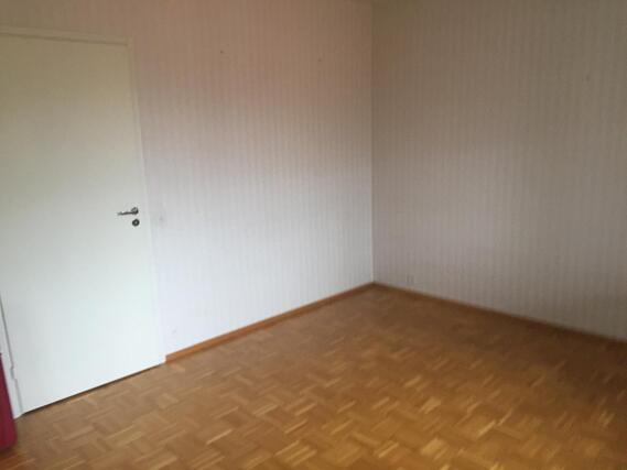 Rental Tampere Tahmela 2 rooms Alakerta. Juoksumatto , ruokailutila