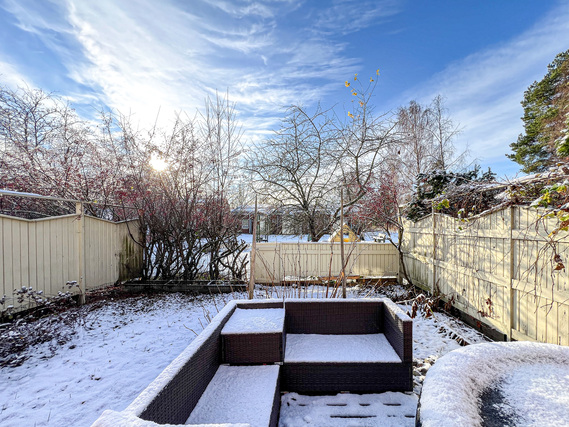 Vuokra-asunto Helsinki Mellunmäki Kaksio Kaunis ja valoisa rivitalokaksio, minkä kruunaa oma piha sekä sauna.