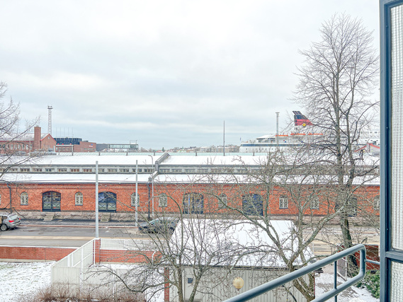 Vuokra-asunto Helsinki Katajanokka Kaksio Valoisa, parvekkeellinen läpitalon koti arvostetulla, merellisellä sijainnilla.