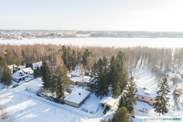 Vuokra-asunto Järvenpää Kaakkola 4 huonetta ilmakuva, Tuusulanjärvi horistontissa