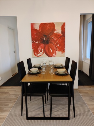Vuokra-asunto Vantaa Tikkurila Kaksio Ruokailutila ja ruokaryhmä - Dining room and dining group
