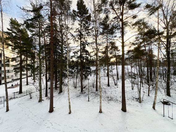 Rental Helsinki Myllypuro 2 rooms Läpitalon huoneisto loistosijainnilla metron lähellä.