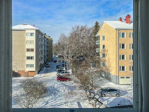 Vuokra-asunto Helsinki Lauttasaari Yksiö Hissitalon toiseksi ylimmän 3. kerroksen viihtyisä koti, rauhallisella paikalla meren äärellä!