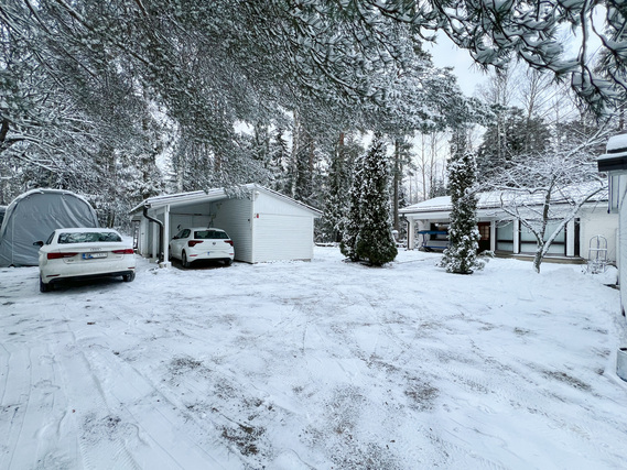 Vuokra-asunto Espoo Järvenperä 3 huonetta Tilava ja valoisa paritalo koti isolla pihalla, lasitetulla terassilla sekä saunalla!