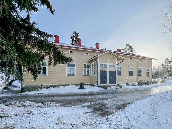 Vuokra-asunto Akaa Kurisjärvi Kaksio Kurisjärven kansakoulun tiloihin saneerattu saunallinen kaksio, jossa lämmitys sisältyy vuokraan.