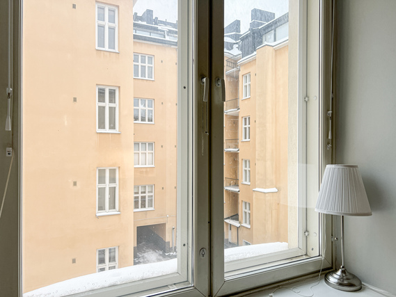 Rental Helsinki Kamppi 1 room Ihastuttava koti sisäpihan rauhassa, huonekorkeus 2,9 m.