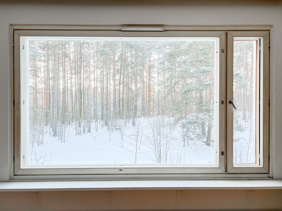 Vuokra-asunto Heinola Tommola Kaksio Sisäpihan suuntaan oleva hissitalon kolmannen kerroksen koti.