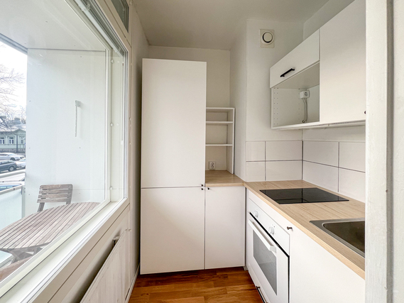 Rental Turku Keskusta 1 room Valoisa ja remontoitu koti keskustan tuntumasta. Jääkaappi piilotettu kaappiin.