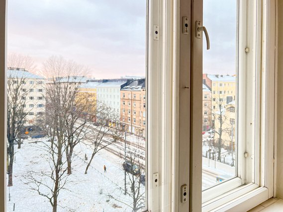 Vuokra-asunto Helsinki Kallio Yksiö Viihtyisä koti upean, lännen suuntaan olevan näkymän kera!