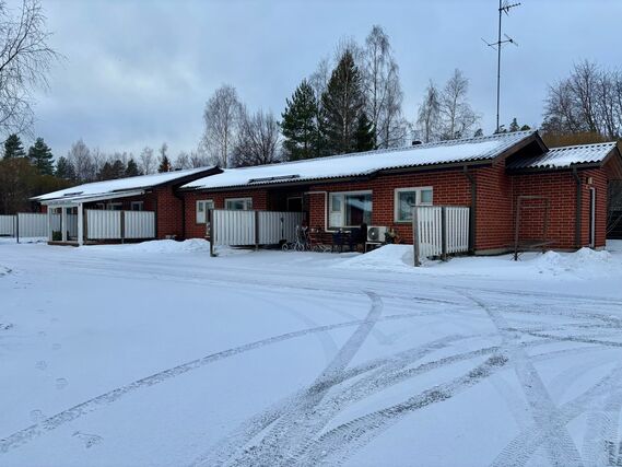 Vuokra-asunto Jämsä Halli Kaksio Talo A yhtiössä on neljä taloa ringissä