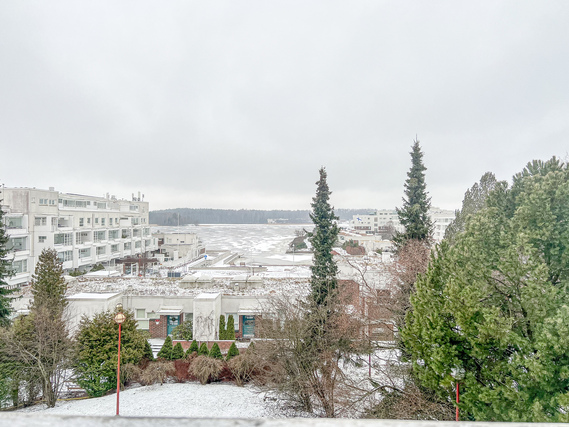 Vuokra-asunto Espoo Kivenlahti Yksiö Tilava, suurella parvekkeella ja merinäköalalla varustettu koti, metroaseman kupeessa Kivenlahdessa!