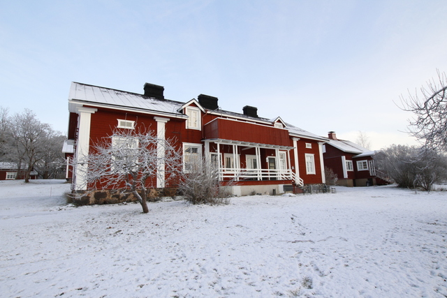 Vuokra-asunto Pori Noormarkku Kaksio Ulkokuva joen puolelta, asunto sijaitsee vasemmassa päädyssä