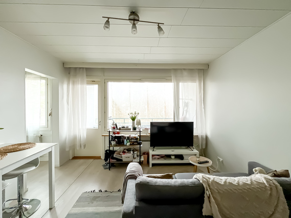 Rental Kirkkonummi Gesterby 1 room Valoisa koti lasitetulla parvekkeella kruunattuna.