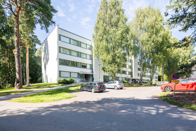 Rental Espoo Tapiola 4 rooms Ylimmän kerroksen neliö Espoon Tapiolasta