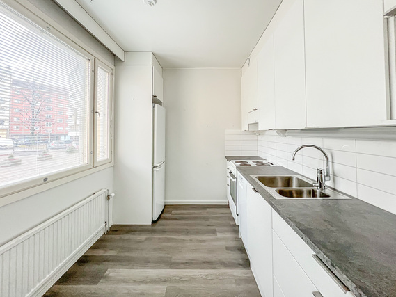 Rental Helsinki Kallio 1 room Tilava yksiö lasitetulla parvekkeella, taloyhtiössä jossa uima-allas!