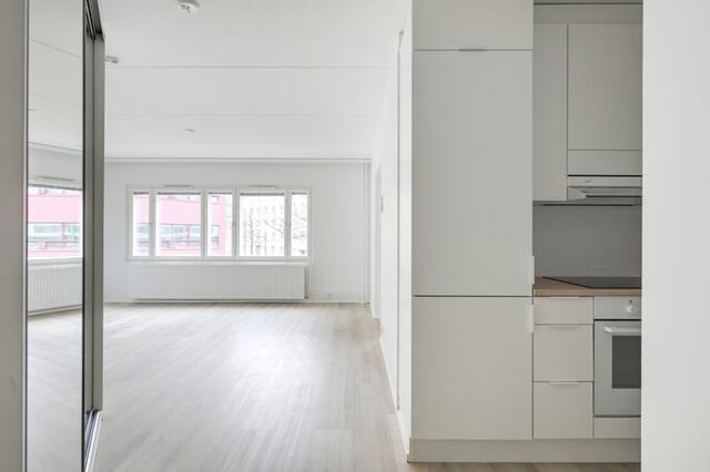Rental Helsinki Vallila 2 rooms Eteinen