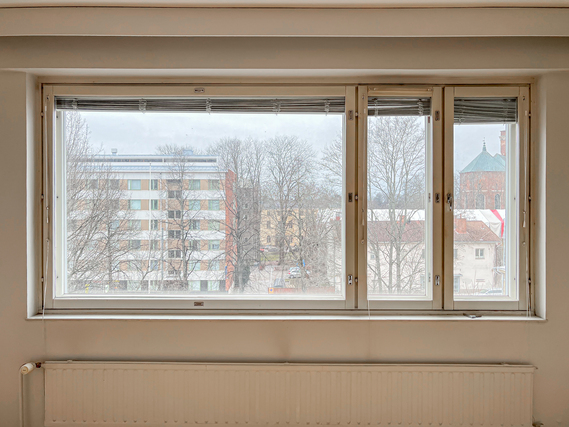 Rental Turku Keskusta 2 rooms Hissitalon viidennen kerroksen koti upeilla näkymillä.