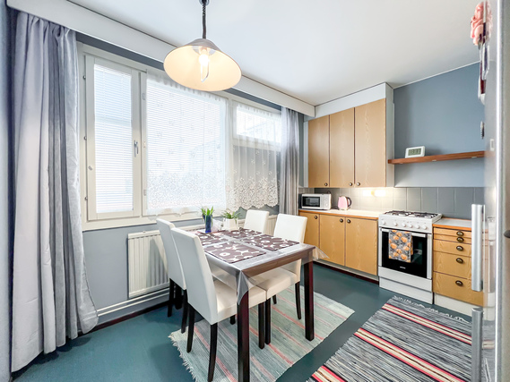 Rental Helsinki Pihlajisto 2 rooms Hyväpohjainen ja valoisa läpitalonhuoneisto.