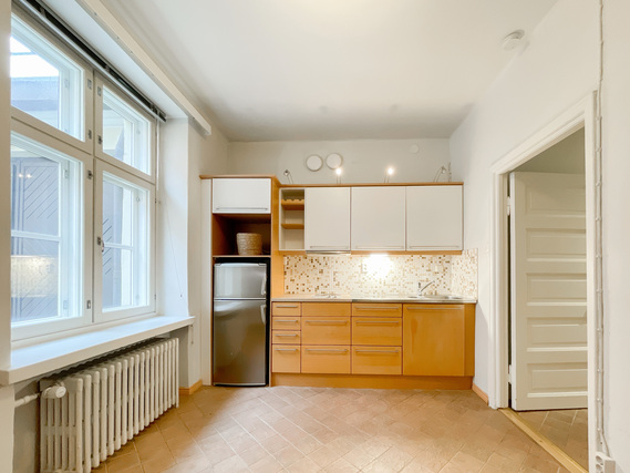 Rental Helsinki Kaartinkaupunki 1 room Tyylikäs ja toimiva läpitalonasunto sisäpihan suojissa loistavalla sijainnilla!