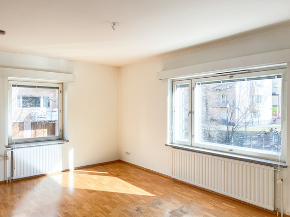 Rental Helsinki Munkkiniemi 1 room Kodikas asunto, jossa ikkunat kahteen suuntaan.