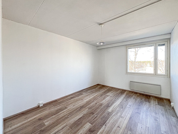 Rental Riihimäki Peltosaari 3 rooms Valoisa, vasta remontoitu läpitalon koti ylimmästä kerroksesta! Sähkö kuuluu vuokraan.