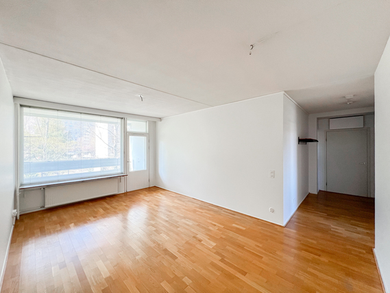 Rental Helsinki Kontula 2 rooms Tässä tilavassa ja juuri maalatussa asunnossa on mm. erillinen keittiö ja lasitettu parveke.