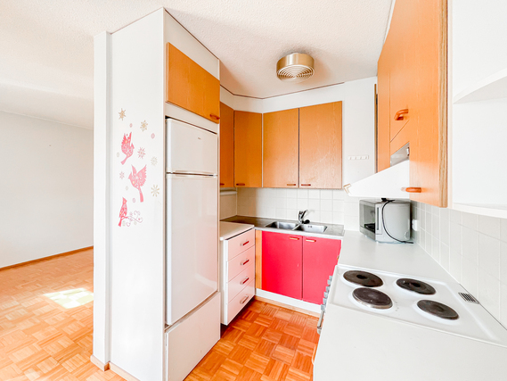 Rental Helsinki Reimarla 2 rooms Tässä kodikkaassa asunnossa on lasitettu parveke sekä asuntoon kuuluu todella tilava varasto.