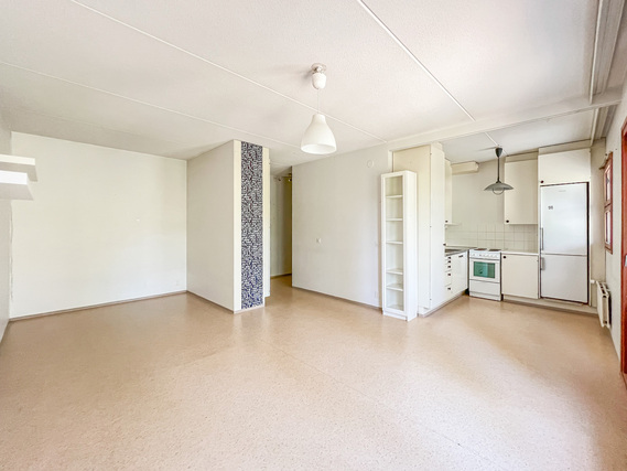 Rental Vantaa Korso 1 room Ylimmän kerroksen parvekkeellinen yksiö alkovilla.