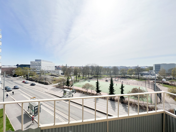 Vuokra-asunto Helsinki Kallio Kaksio Esteettömällä näkymällä, neljännen kerroksen parvekkeellinen kaksio!