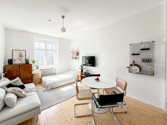 Rental Helsinki Kallio 1 room Ihastuttava ja siistikuntoinen 5. kerroksen koti vuonna 1929 rakennetussa talossa.