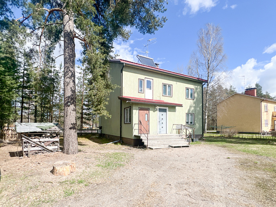 Vuokra-asunto Hyvinkää Mustamännistö 5 + Tilava mutta pääosin välttävänsä kunnossa oleva talo loistavalla paikalla, jaetulla tontilla.