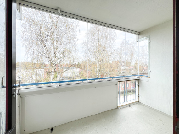 Vuokra-asunto Helsinki Tapulikaupunki 3 huonetta Viihtyisä, ylimmän kerroksen remontoitu läpitalon koti.