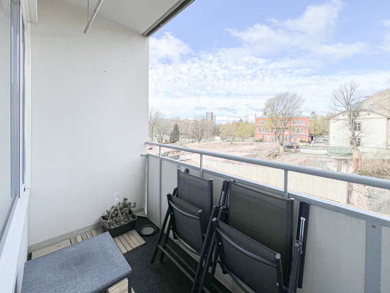 Rental Helsinki Kamppi 2 rooms Ihastuttavan avara ja valoisa läpitalon hurmaava kaksio loistosijainnilla.
