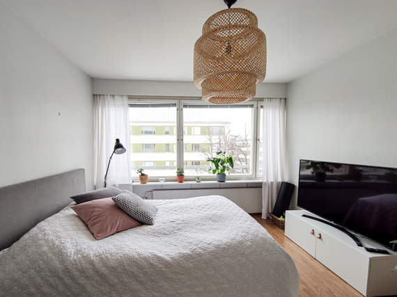 Rental Helsinki Kallio 1 room Valoisa ja siisti ylimmän kerroksen koti lähellä kattavia palveluita! Taloyhtiössä saunatilat
