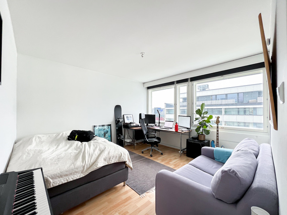 Rental Helsinki Alppiharju 1 room Yhdeksännen kerroksen asunto ihastuttavilla näkymillä kattojen ylle.