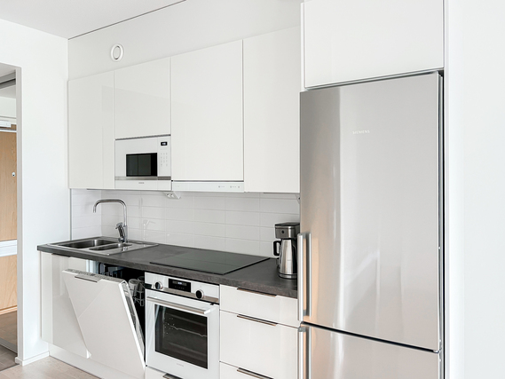 Rental Espoo Leppävaara 1 room Tästä tilavasta yksiöstä löytyy mm. avokeittiö integroiduilla kodinkoneilla ja lasitettu parveke.