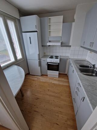 Rental Tampere Keskusta 1 room Keittiö: Jääkaappi/pakastin (no frost) ja liesituuletin uusittu vuonna 2023