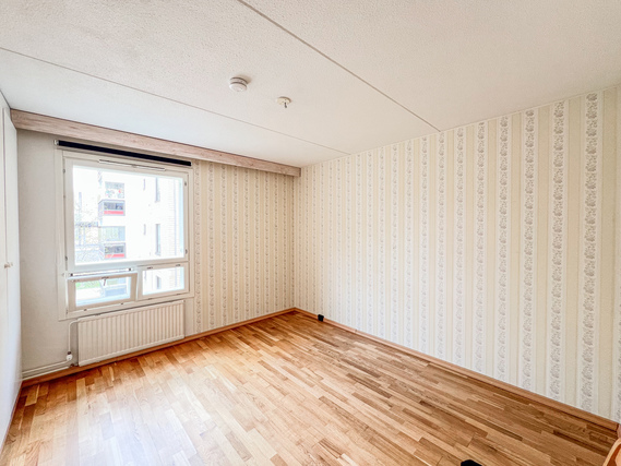 Rental Vantaa Louhela 2 rooms Siisti 2. kerroksen koti, tilavalla lasitetulla parvekkeella metsäisin näkymin