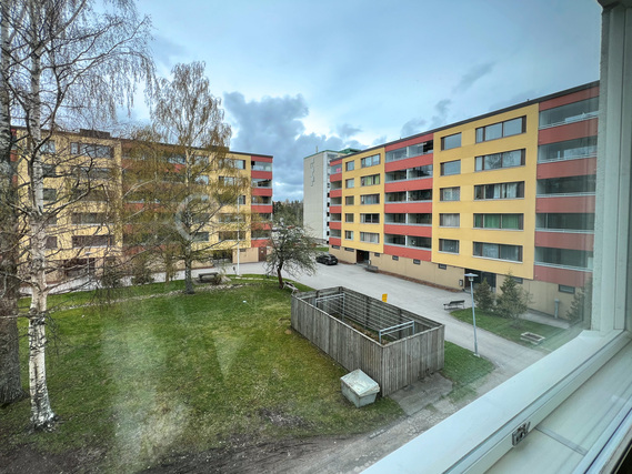 Vuokra-asunto Vantaa Hakunila 4 huonetta Tilava ja valoisa perhekoti hyvällä sijainnilla!