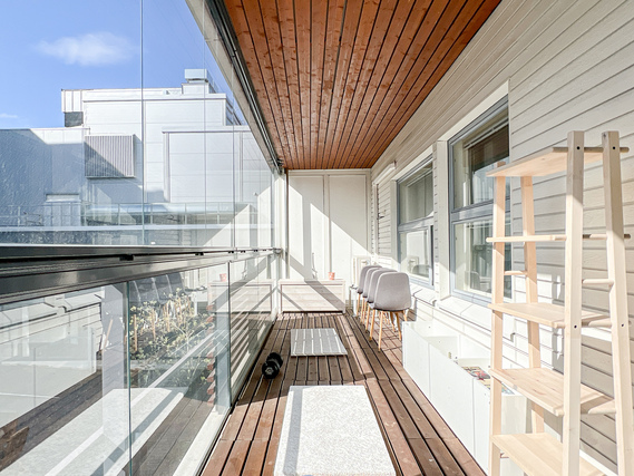 Rental Espoo Matinkylä 2 rooms Ihastuttavan valoisa koti parhaalla paikalla. Modernissa keittiössä on integroidut kodinkoneet.