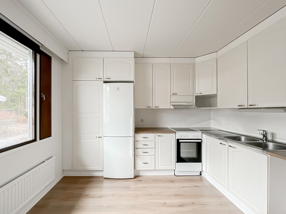 Rental Akaa  3 rooms Siistikuntoinen koti omalla pihalla ja vaatehuoneella varustettuna,