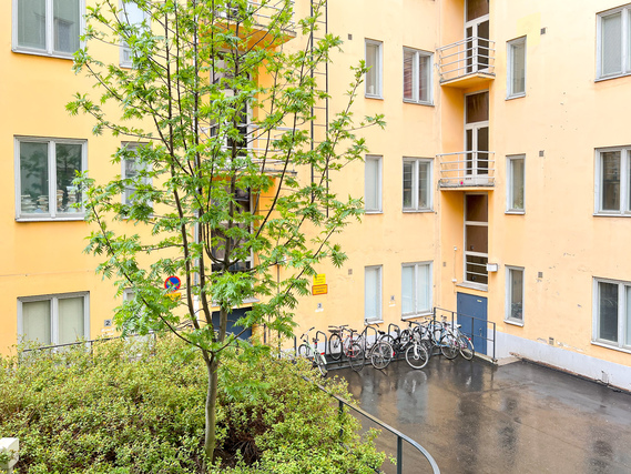 Rental Helsinki Kallio 2 rooms Tehoneliöinen koti sisäpihan rauhassa! Asunto on 1.kerroksessa, mutta ei maan tasolla.